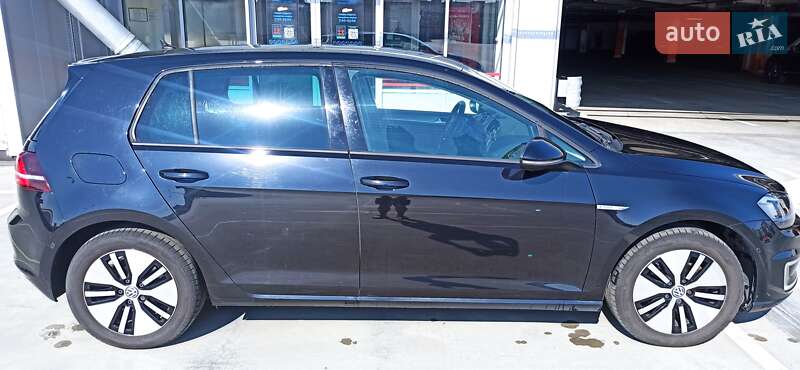 Хэтчбек Volkswagen e-Golf 2014 в Киеве