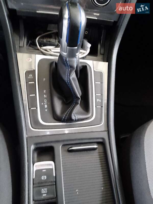 Хетчбек Volkswagen e-Golf 2014 в Києві