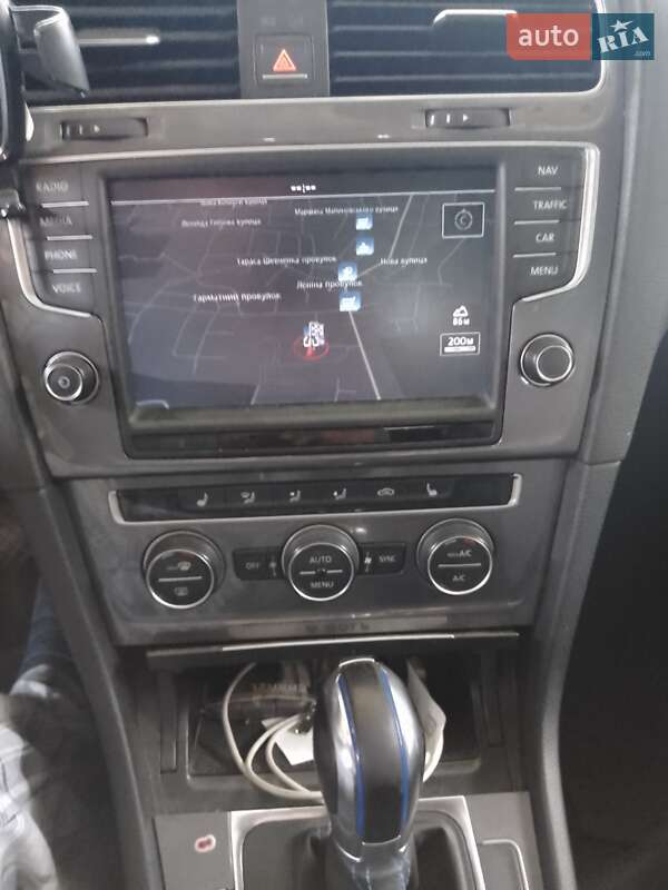 Хетчбек Volkswagen e-Golf 2014 в Києві