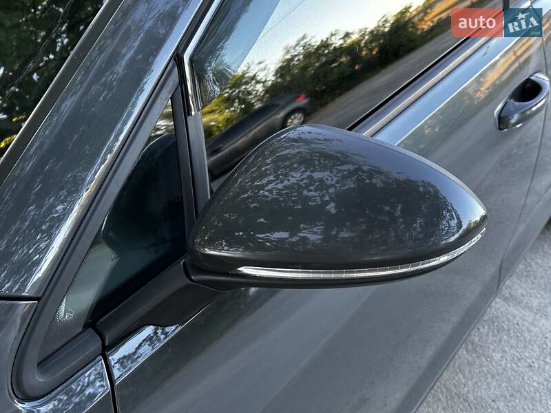 Хэтчбек Volkswagen e-Golf 2016 в Днепре