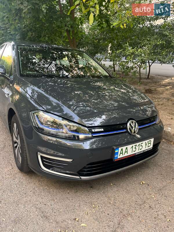 Хэтчбек Volkswagen e-Golf 2020 в Киеве