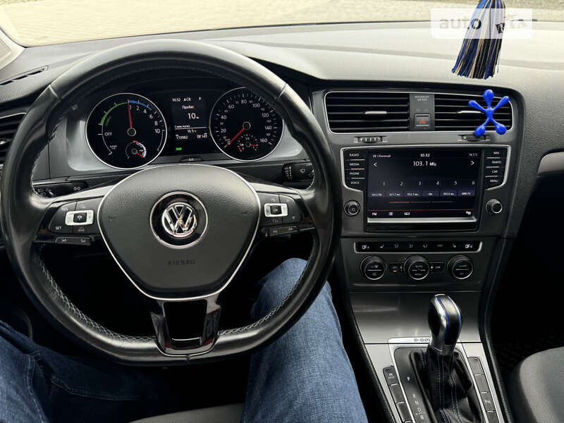Хэтчбек Volkswagen e-Golf 2015 в Хмельницком