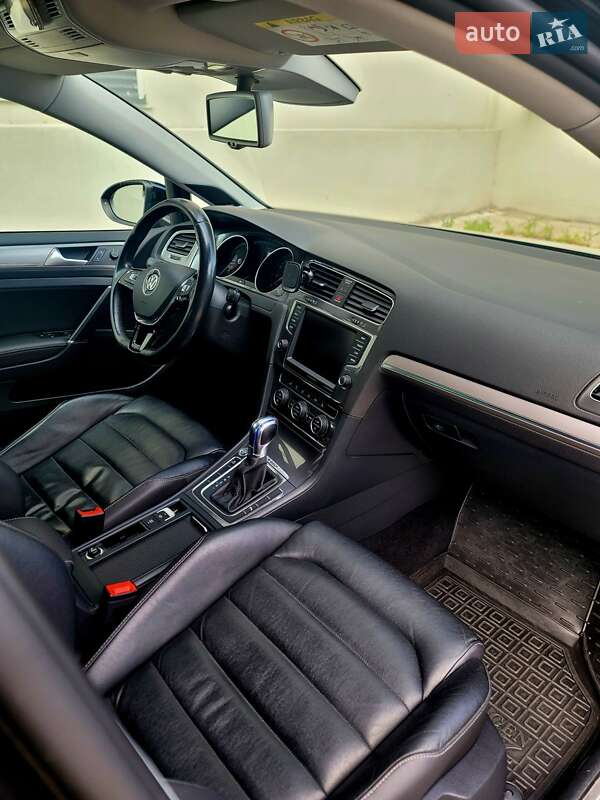 Хетчбек Volkswagen e-Golf 2014 в Дніпрі