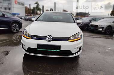 Хэтчбек Volkswagen e-Golf 2015 в Киеве