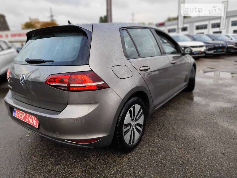 Хетчбек Volkswagen e-Golf 2015 в Києві