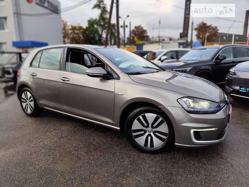 Хетчбек Volkswagen e-Golf 2015 в Києві