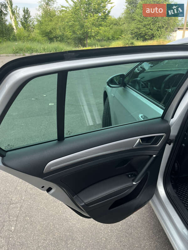 Хэтчбек Volkswagen e-Golf 2016 в Кривом Роге