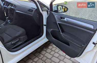 Хетчбек Volkswagen e-Golf 2017 в 