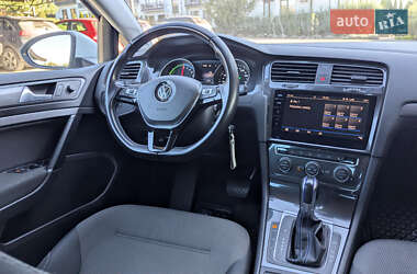 Хетчбек Volkswagen e-Golf 2017 в 