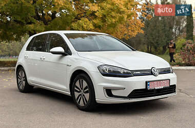 Хетчбек Volkswagen e-Golf 2015 в Рівному