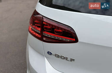 Хетчбек Volkswagen e-Golf 2015 в Рівному