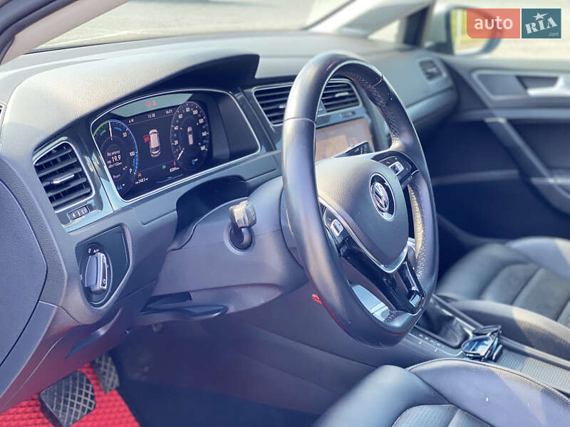 Хэтчбек Volkswagen e-Golf 2017 в Днепре фото 5 Хэтчбек Volkswagen e-Golf 2017 в Днепре