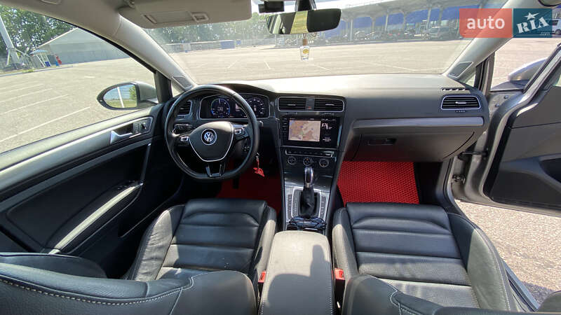 Хэтчбек Volkswagen e-Golf 2017 в Днепре фото 17 Хэтчбек Volkswagen e-Golf 2017 в Днепре