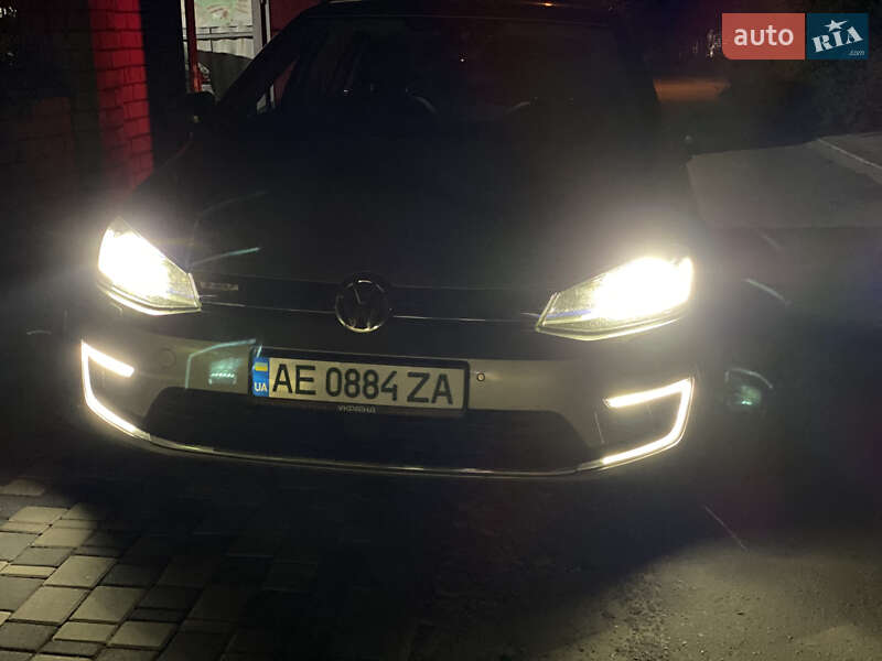Хэтчбек Volkswagen e-Golf 2017 в Днепре фото 31 Хэтчбек Volkswagen e-Golf 2017 в Днепре