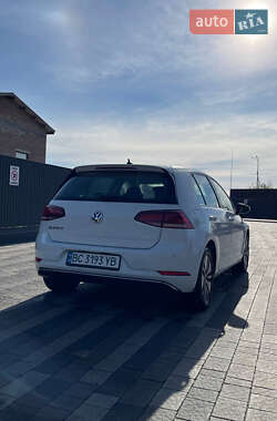 Хэтчбек Volkswagen e-Golf 2017 в 