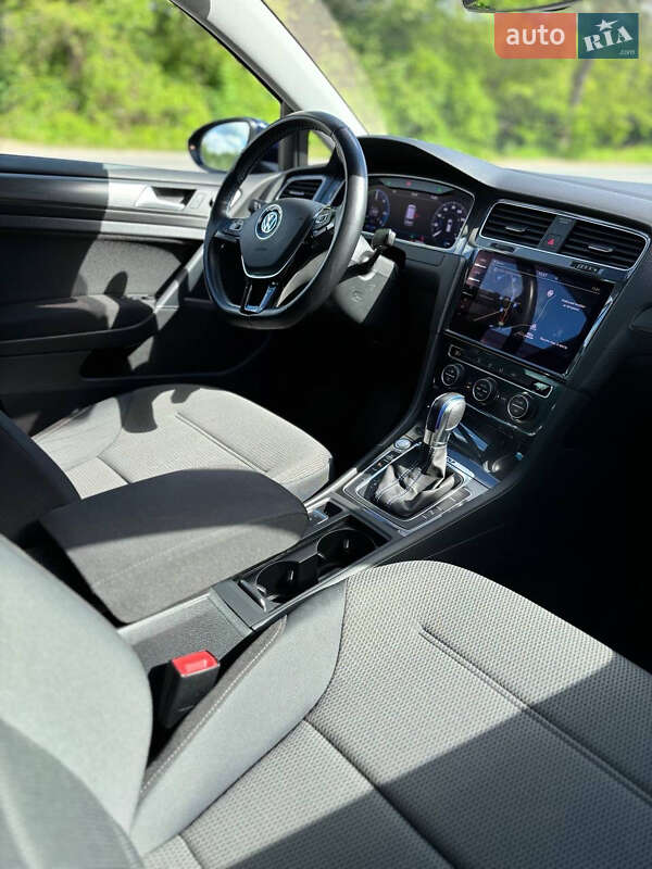 Хетчбек Volkswagen e-Golf 2018 в Ужгороді