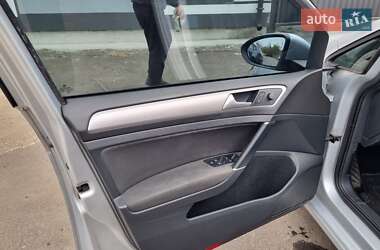 Хэтчбек Volkswagen e-Golf 2016 в 