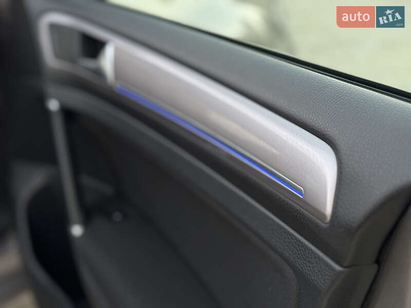 Хетчбек Volkswagen e-Golf 2015 в Сокалі