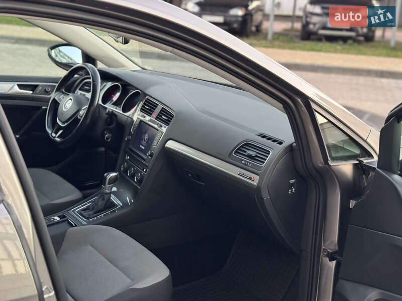 Хетчбек Volkswagen e-Golf 2015 в Сокалі