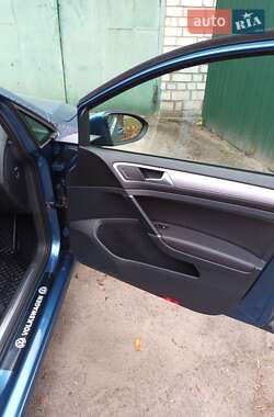 Хетчбек Volkswagen e-Golf 2015 в 