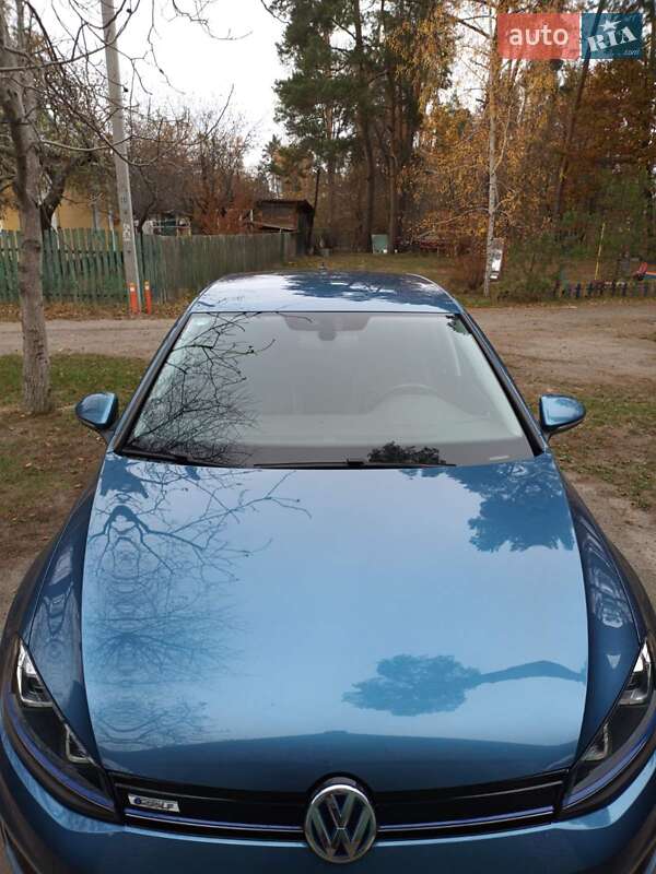 Хетчбек Volkswagen e-Golf 2015 в 