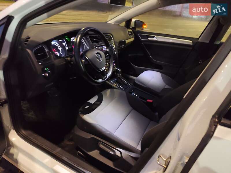 Хетчбек Volkswagen e-Golf 2014 в Києві фото 27 Хетчбек Volkswagen e-Golf 2014 в Києві