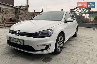 Хетчбек Volkswagen e-Golf 2015 в Сарнах