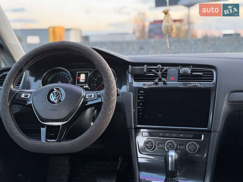 Хэтчбек Volkswagen e-Golf 2020 в Мукачево