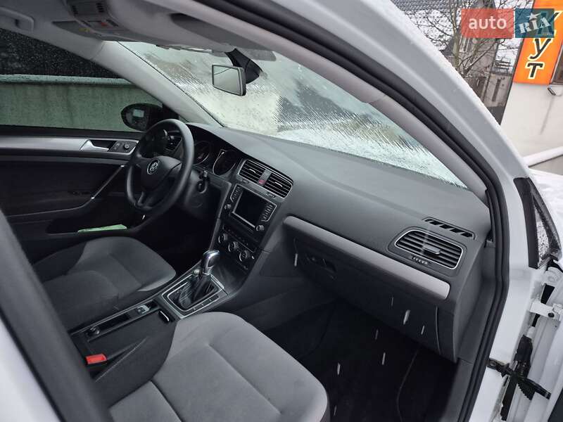 Хетчбек Volkswagen e-Golf 2015 в Івано-Франківську