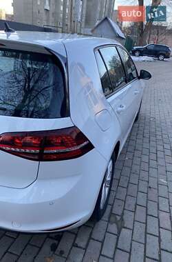 Хетчбек Volkswagen e-Golf 2015 в Чернівцях