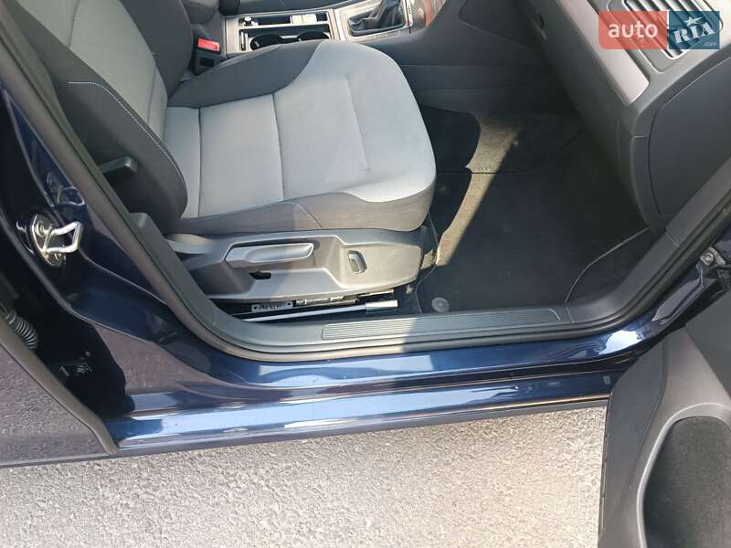 Хетчбек Volkswagen e-Golf 2016 в Дніпрі