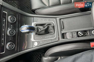 Хэтчбек Volkswagen e-Golf 2019 в 