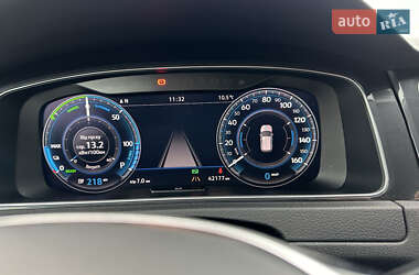 Хэтчбек Volkswagen e-Golf 2019 в 