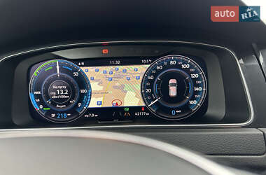 Хэтчбек Volkswagen e-Golf 2019 в 