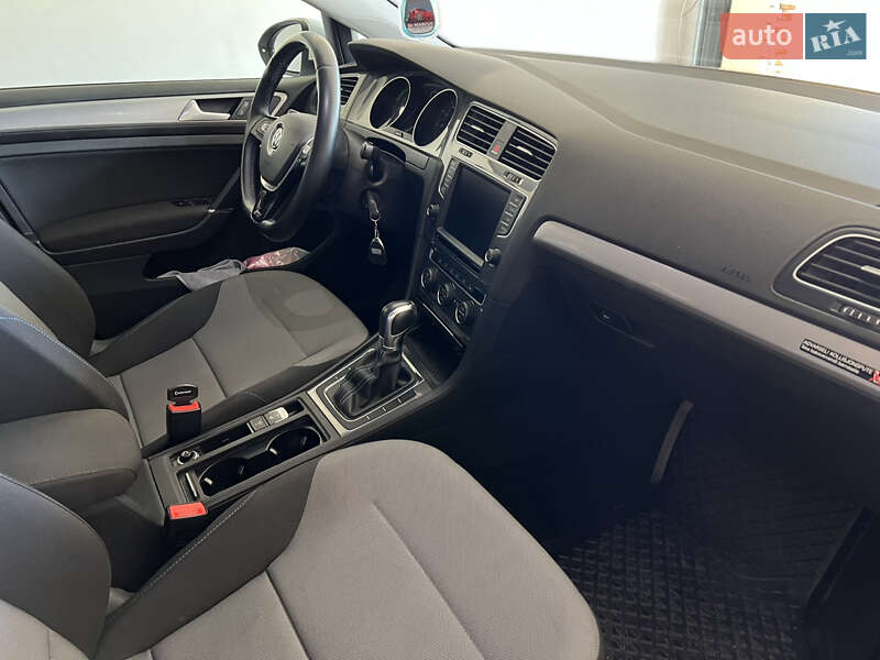 Хетчбек Volkswagen e-Golf 2016 в Дніпрі