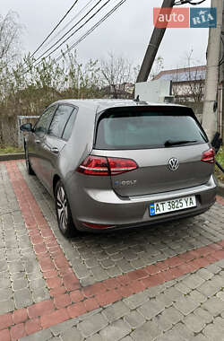 Хетчбек Volkswagen e-Golf 2015 в 