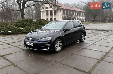 Хетчбек Volkswagen e-Golf 2016 в 
