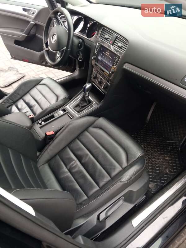 Хетчбек Volkswagen e-Golf 2015 в Кропивницькому