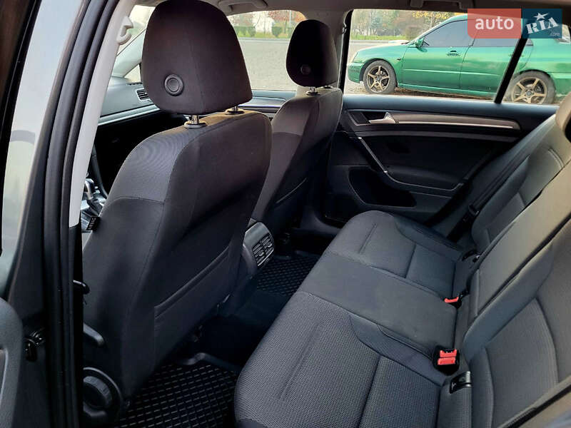 Хетчбек Volkswagen e-Golf 2018 в Ужгороді