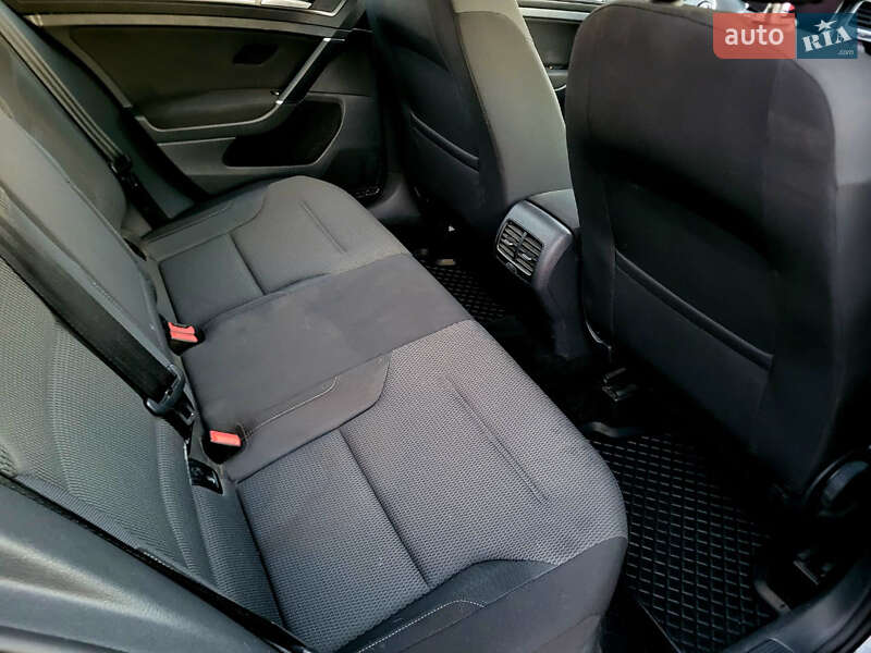 Хетчбек Volkswagen e-Golf 2018 в Ужгороді