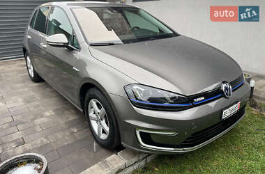 Хетчбек Volkswagen e-Golf 2015 в Києві