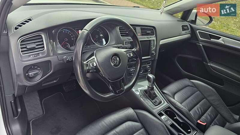 Хэтчбек Volkswagen e-Golf 2014 в Киеве