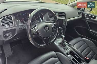 Хэтчбек Volkswagen e-Golf 2014 в 