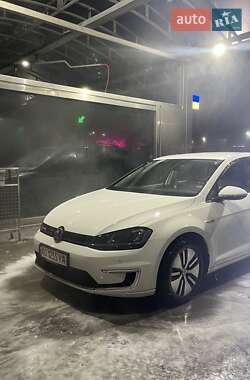 Хетчбек Volkswagen e-Golf 2015 в Мукачевому