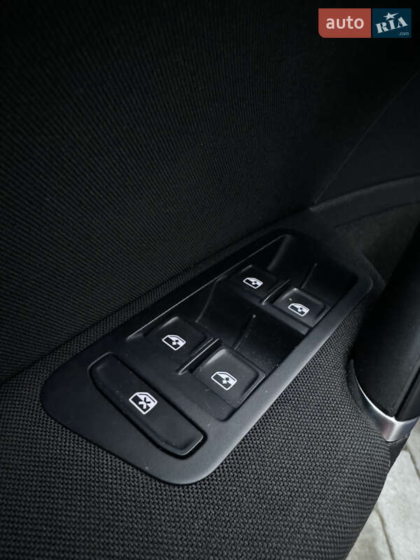 Хетчбек Volkswagen e-Golf 2019 в Києві