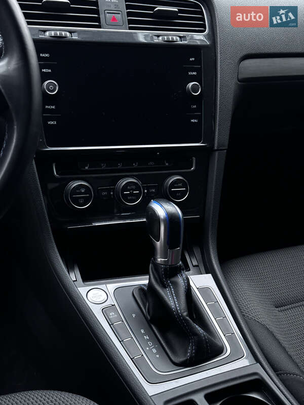 Хетчбек Volkswagen e-Golf 2019 в Києві