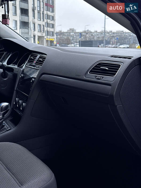 Хетчбек Volkswagen e-Golf 2019 в Києві