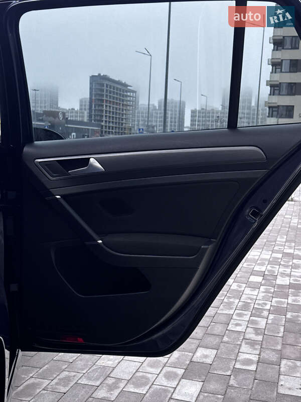 Хетчбек Volkswagen e-Golf 2019 в Києві