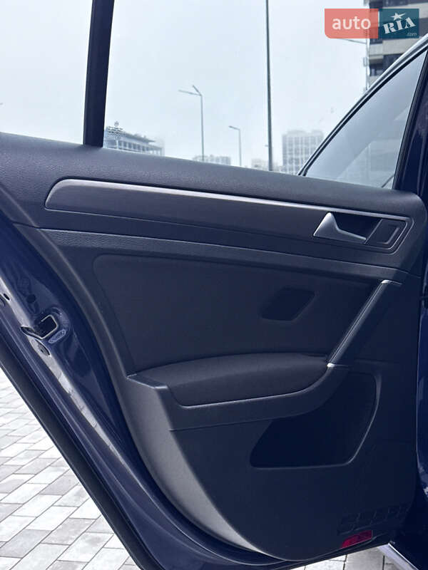 Хетчбек Volkswagen e-Golf 2019 в Києві