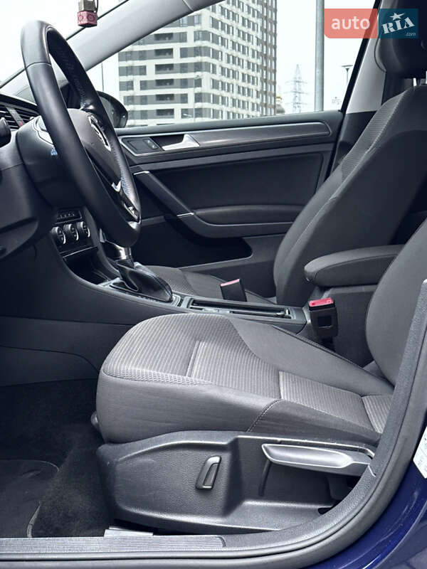 Хетчбек Volkswagen e-Golf 2019 в Києві